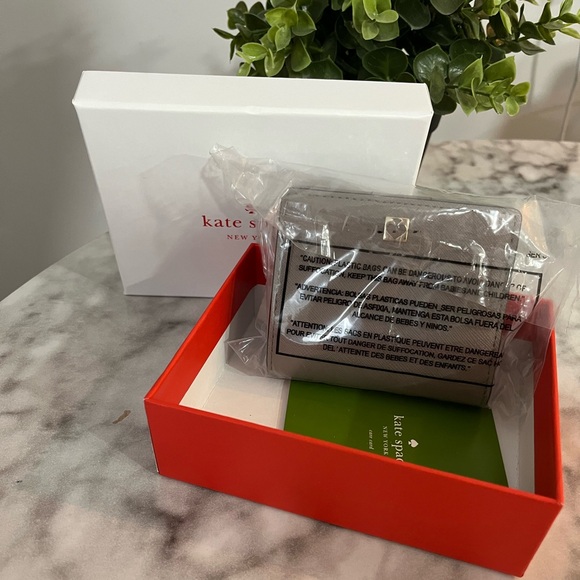 Kate Spade Wallet - Picture 4 of 4
